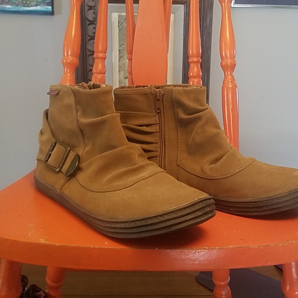 Blowfish ankle boots with side zipper NEVER WORN